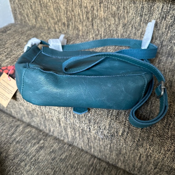 Beautiful White Stuff Leather Teal Crossbody Bag - New with Tags. - Picture 6 of 12
